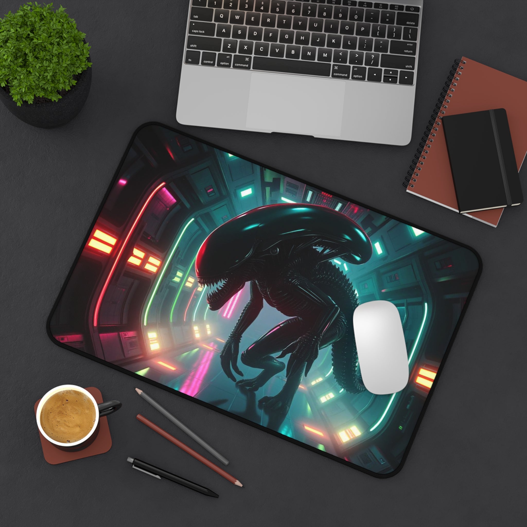 Aliens Desk Mat, Sci-Fi Extra Mouse Pad, Keyboard Mat, Desk Pad, Gaming Desk Pad, Mousemat, Deskmat Deskpad