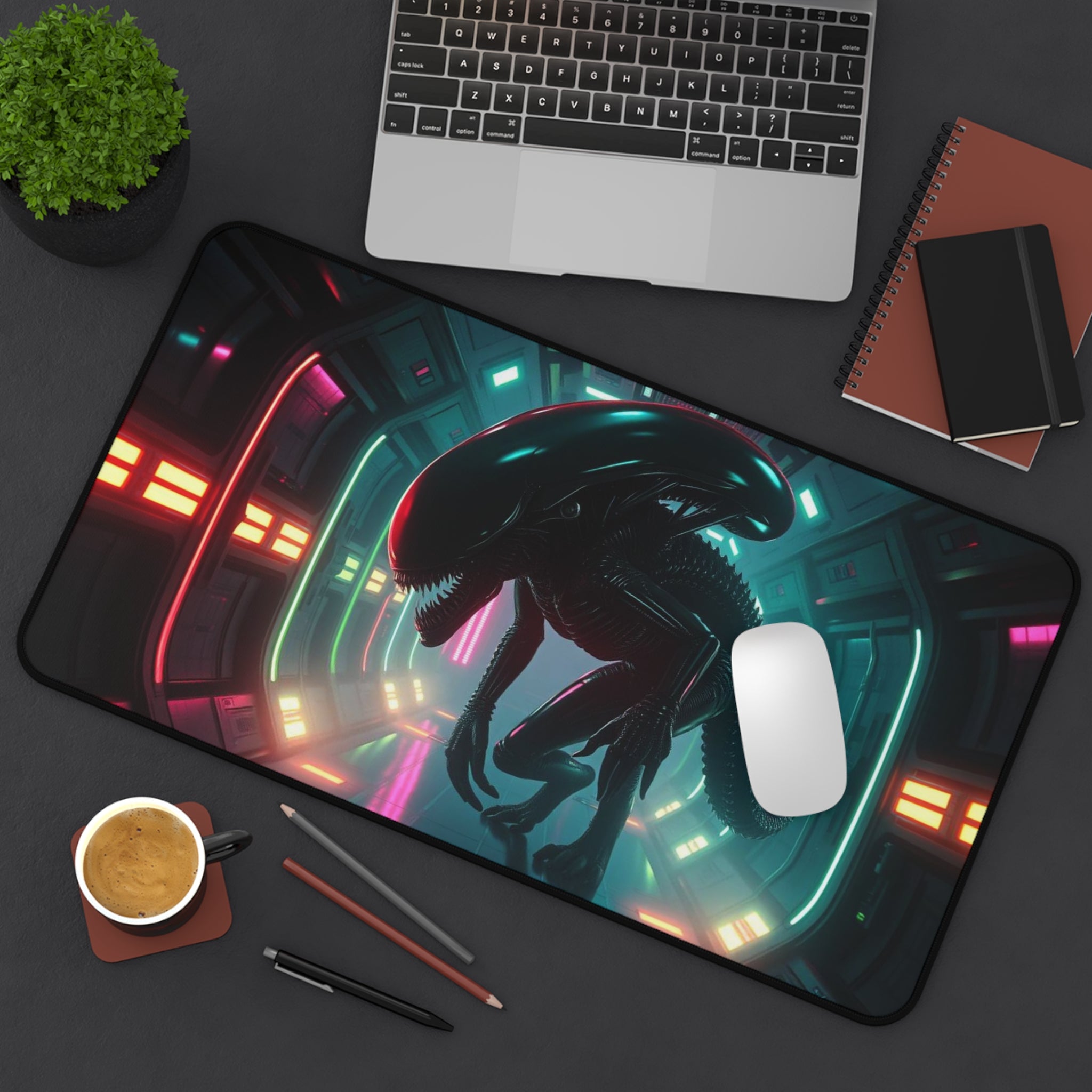 Aliens Desk Mat, Sci-Fi Extra Mouse Pad, Keyboard Mat, Desk Pad, Gaming Desk Pad, Mousemat, Deskmat Deskpad