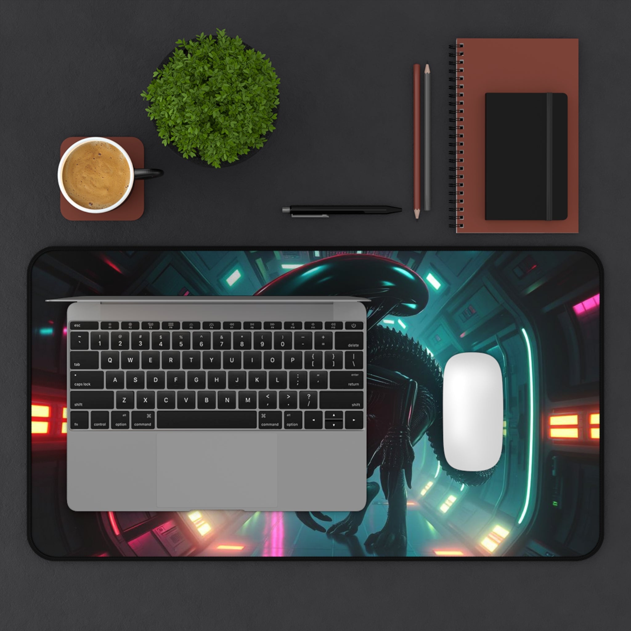 Aliens Desk Mat, Sci-Fi Extra Mouse Pad, Keyboard Mat, Desk Pad, Gaming Desk Pad, Mousemat, Deskmat Deskpad